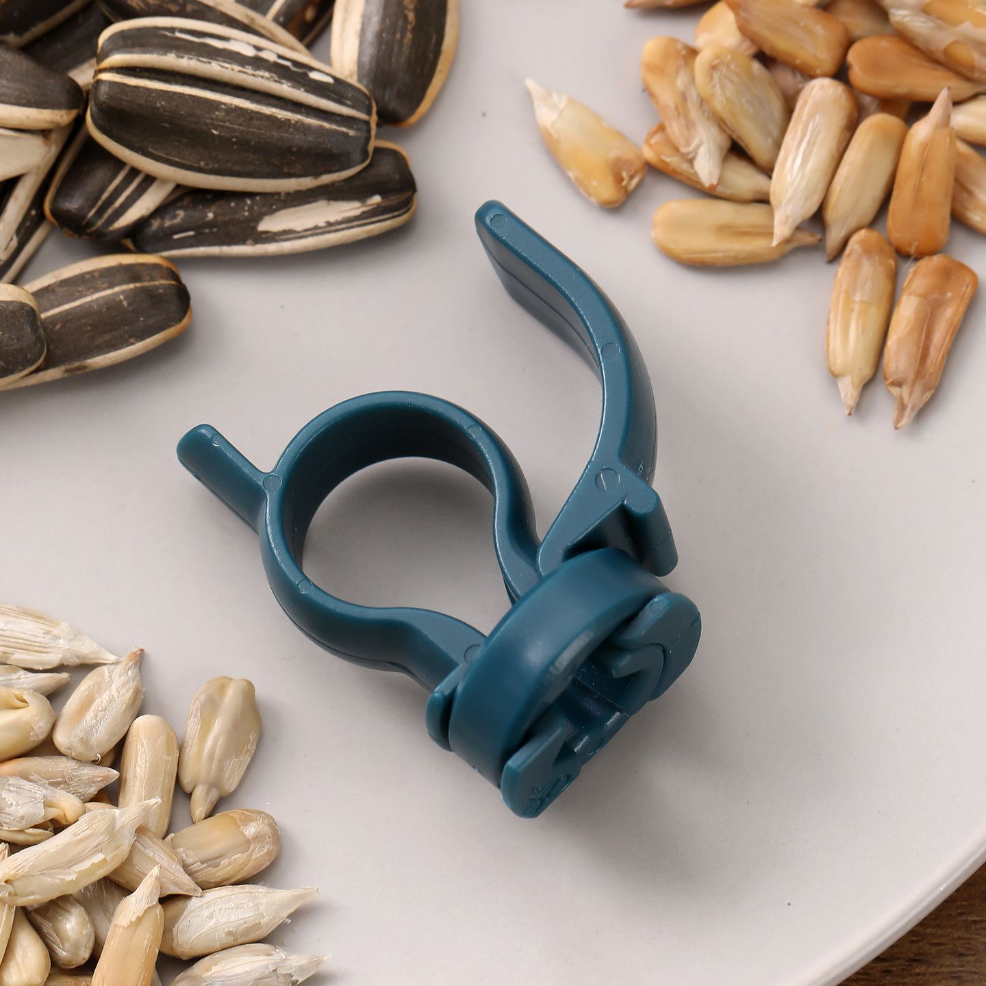 4개입 무작위 색상 창의적이고 간단한 작은 견과류 씨앗 - Kitchen Gadgets To Have 리뷰 및 가격